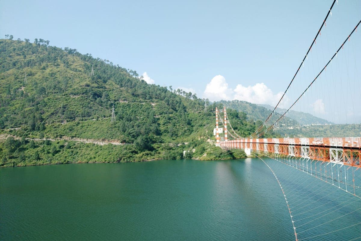 Representative image for Tehriyana: a suspension bridge across Tehri Lake, Uttarakhand
